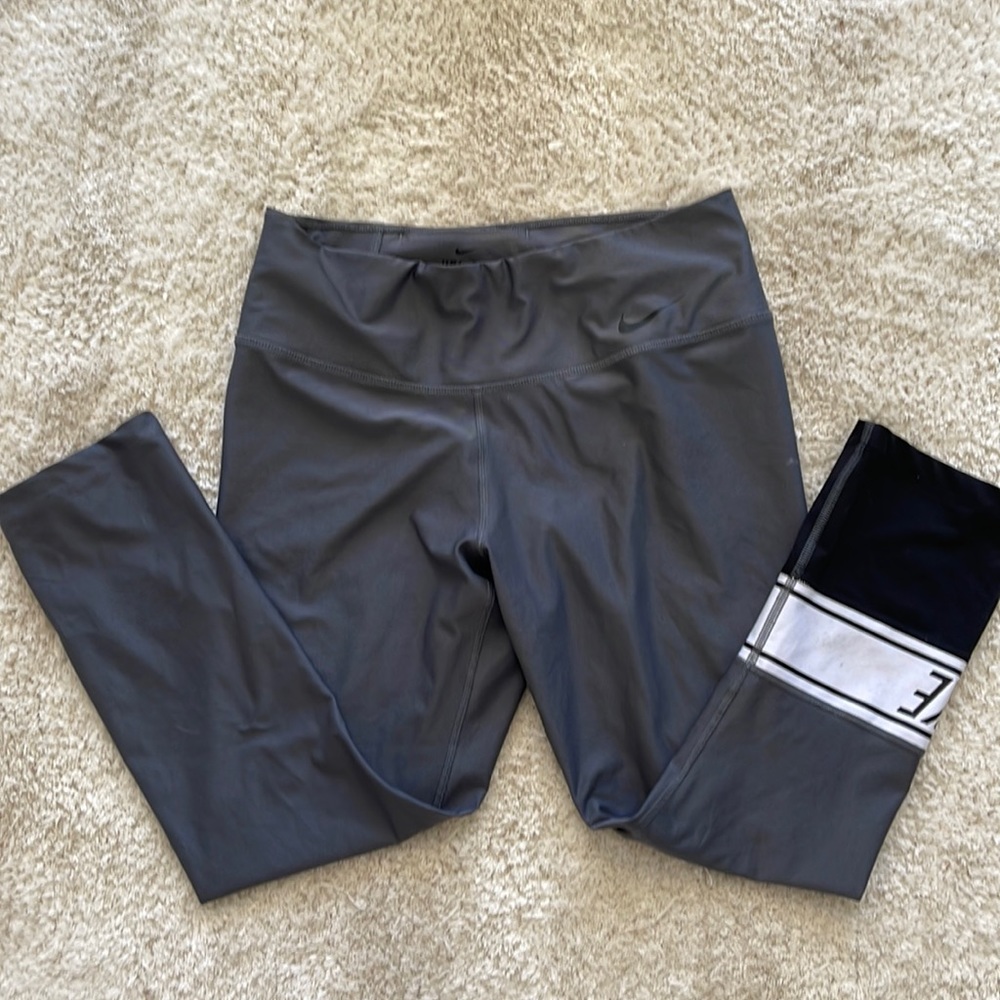 Nike Dry Fit athletic cropped pants